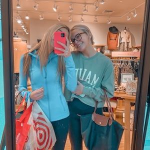 Meet your Posher, Carmela